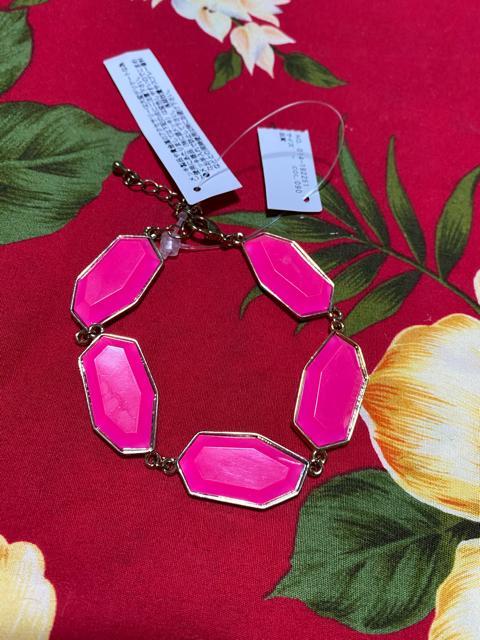 新品未使用タグ付き☆ショッキングピンク☆ブレスレット☆ < 女性アクセサリー/時計 新品未使用タグ付き☆ショッキングピンク☆ブレスレット☆ < 女性アクセサリー/時計の