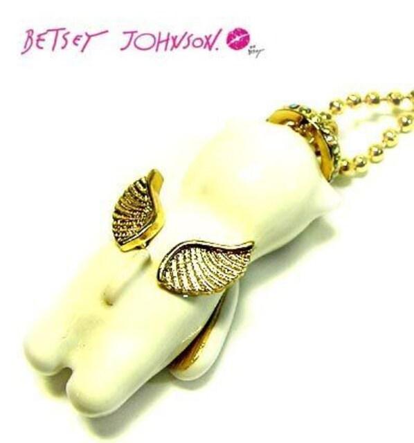 新品ゴスロリ姫系天使シロクマさんネックレスBETSEY JOHNSON < 女性アクセサリー/時計  新品ゴスロリ姫系天使シロクマさんネックレスBETSEY JOHNSON < 女性アクセサリー/時計の