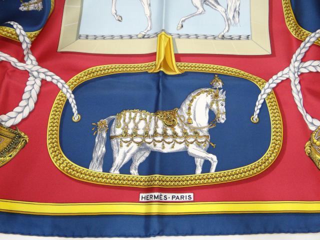 HERMES エルメス カレ90 GRAND APPARAT 盛装の馬 シルクスカーフ レッド系マルチカラー<美品> < ブランド  HERMES エルメス カレ90 GRAND APPARAT 盛装の馬 シルクスカーフ レッド系マルチカラー<美品> < ブランドの