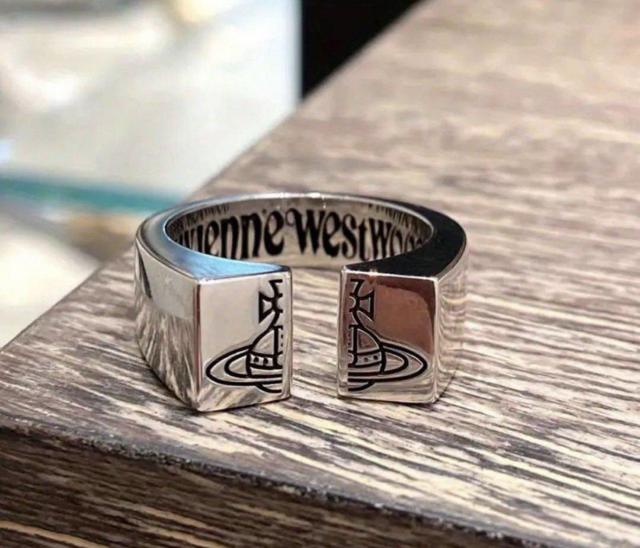 Vivienne Westwood �X�N�G�A �����O �I�[�u ���S �T�^�[���f�U�C�� ������� �� �u�����h�� 