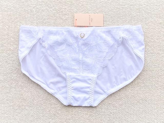Triumph AMOSTYLE ショーツ Mサイズ ホワイト 3枚セット < 女性ファッション Triumph AMOSTYLE ショーツ Mサイズ ホワイト 3枚セット < 女性ファッションの