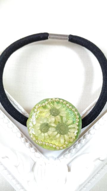 水色のドライフラワーのヘアゴム  レジン  ハンドメイド < 女性ファッション  水色のドライフラワーのヘアゴム  レジン  ハンドメイド < 女性ファッションの