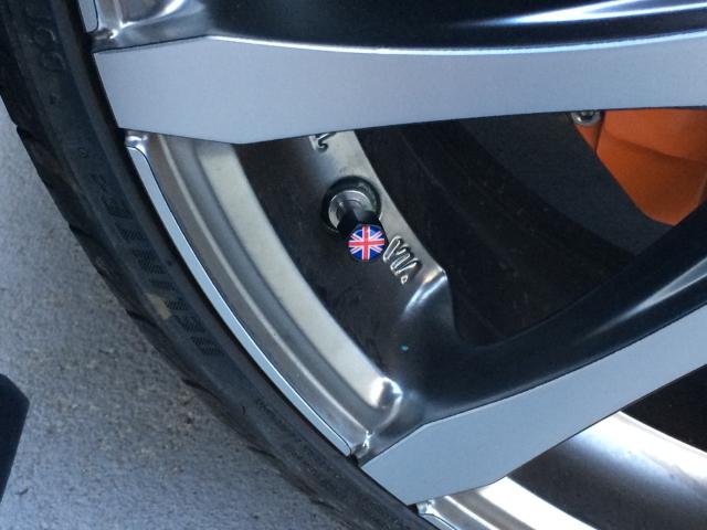 国旗柄 汎用 エアバルブ キャップ イギリス キーホルダー付 < 自動車/バイク 国旗柄 汎用 エアバルブ キャップ イギリス キーホルダー付 < 自動車/バイク