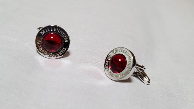 正規良 限定 アルフレッド ダンヒル ミレニアム リフレクションカボションドーム カフス 赤 ADロゴ SV カフリンクスボタン < ブランド  正規良 限定 アルフレッド ダンヒル ミレニアム リフレクションカボションドーム カフス 赤 ADロゴ SV カフリンクスボタン  < ブランドの