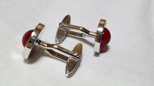 正規良 限定 アルフレッド ダンヒル ミレニアム リフレクションカボションドーム カフス 赤 ADロゴ SV カフリンクスボタン < ブランド  正規良 限定 アルフレッド ダンヒル ミレニアム リフレクションカボションドーム カフス 赤 ADロゴ SV カフリンクスボタン < ブランドの