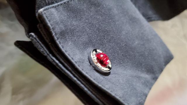 正規良 限定 アルフレッド ダンヒル ミレニアム リフレクションカボションドーム カフス 赤 ADロゴ SV カフリンクスボタン < ブランド  正規良 限定 アルフレッド ダンヒル ミレニアム リフレクションカボションドーム カフス 赤 ADロゴ SV カフリンクスボタン < ブランドの