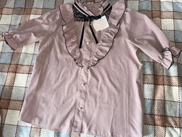 ♯新品♯フリル使い ふわ袖可愛い ブラウス ハートボタン M < 女性ファッション  ♯新品♯フリル使い ふわ袖可愛い ブラウス ハートボタン M  < 女性ファッションの