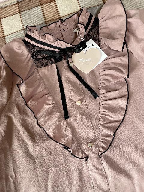 ♯新品♯フリル使い ふわ袖可愛い ブラウス ハートボタン M < 女性ファッション  ♯新品♯フリル使い ふわ袖可愛い ブラウス ハートボタン M < 女性ファッションの