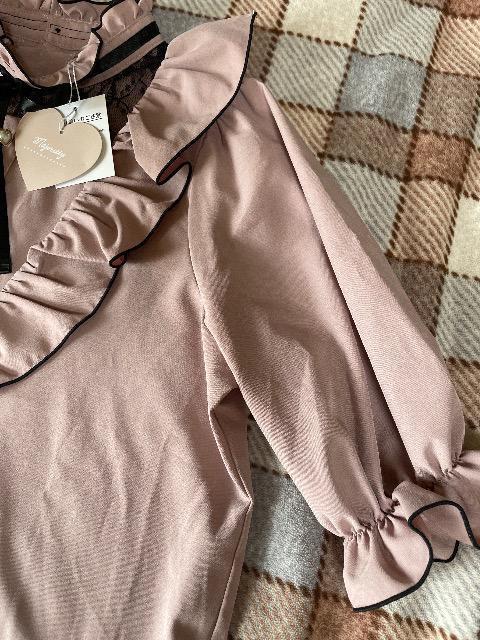 ♯新品♯フリル使い ふわ袖可愛い ブラウス ハートボタン M < 女性ファッション  ♯新品♯フリル使い ふわ袖可愛い ブラウス ハートボタン M < 女性ファッションの