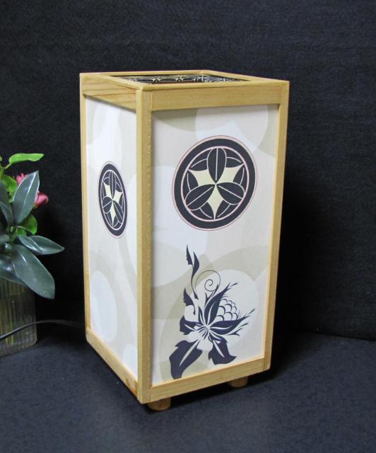 ★家紋の宿り木/森羅万象=「丸に九枚笹」(家紋変更可)/至福の明り/LED昼白色・ラミネート加工・檜枠造・軽量/ < 家電/AV  ★家紋の宿り木/森羅万象=「丸に九枚笹」(家紋変更可)/至福の明り/LED昼白色・ラミネート加工・檜枠造・軽量/ < 家電/AVの