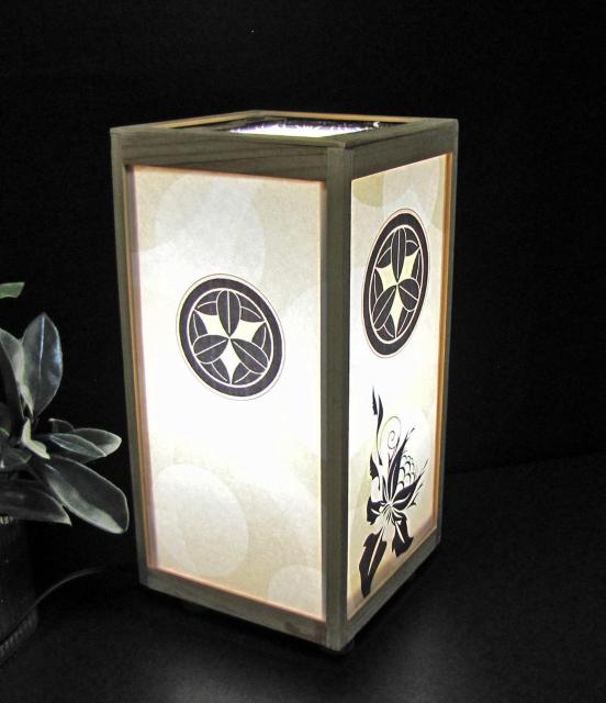 ★家紋の宿り木/森羅万象=「丸に九枚笹」(家紋変更可)/至福の明り/LED昼白色・ラミネート加工・檜枠造・軽量/ < 家電/AV  ★家紋の宿り木/森羅万象=「丸に九枚笹」(家紋変更可)/至福の明り/LED昼白色・ラミネート加工・檜枠造・軽量/ < 家電/AVの