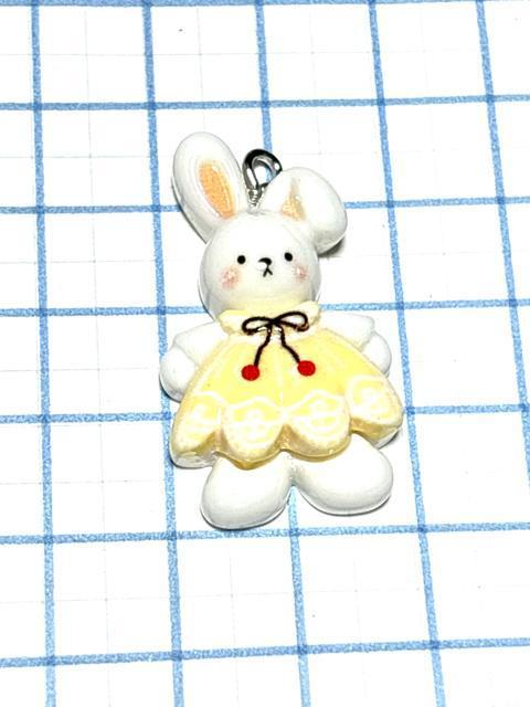 1252 淡黄色 ワンピースを着たウサギちゃん 1個 大きめ 樹脂パーツ アクセサリーチャーム < ペット/手芸/園芸 1252 淡黄色 ワンピースを着たウサギちゃん 1個 大きめ 樹脂パーツ アクセサリーチャーム < ペット/手芸/園芸の