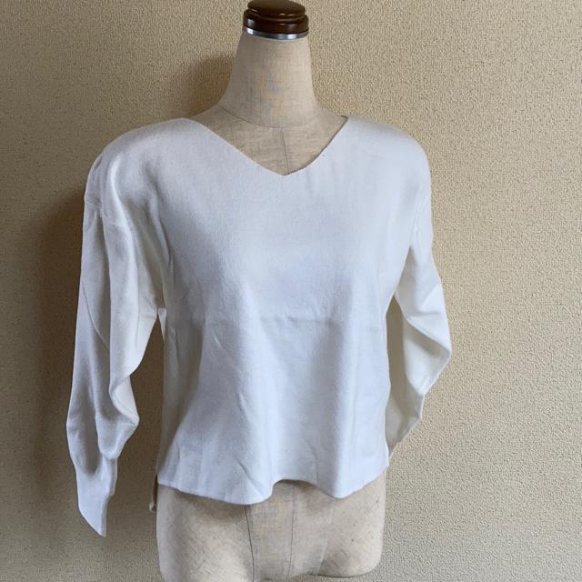 セシルマクビー オフホワイト ニットカットソー M < ブランド  セシルマクビー オフホワイト ニットカットソー M  < ブランドの