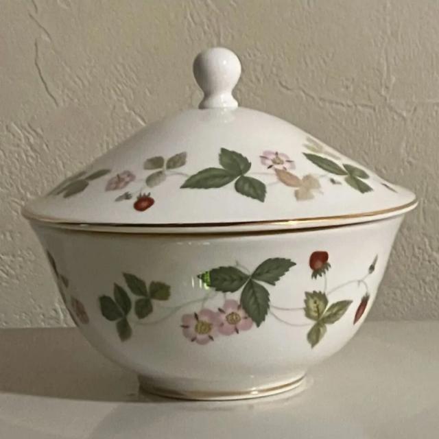 希少 ウェッジウッド WEDGWOOD) ワイルドストロベリー 蓋付きライスボウル カバードライスボウル 1客 ウェッジウッド < インテリア/ライフ 希少 ウェッジウッド WEDGWOOD) ワイルドストロベリー 蓋付きライスボウル カバードライスボウル 1客 ウェッジウッド < インテリア/ライフの
