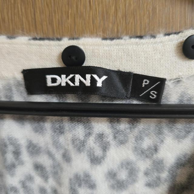 DKNY �q���E�� �j�b�g�@�J�[�f�B�K�� �� �u�����h�� 
