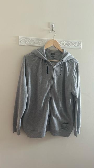 キャサリンハムネット セイビングザプラネット イオン メンズ ジップアップ スウェットパーカー グレー L < ブランド キャサリンハムネット セイビングザプラネット イオン メンズ ジップアップ スウェットパーカー グレー L < ブランドの