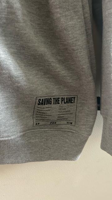 キャサリンハムネット セイビングザプラネット イオン メンズ ジップアップ スウェットパーカー グレー L < ブランド キャサリンハムネット セイビングザプラネット イオン メンズ ジップアップ スウェットパーカー グレー L < ブランドの