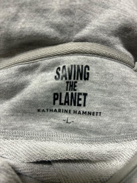 キャサリンハムネット セイビングザプラネット イオン メンズ ジップアップ スウェットパーカー グレー L < ブランド キャサリンハムネット セイビングザプラネット イオン メンズ ジップアップ スウェットパーカー グレー L < ブランドの