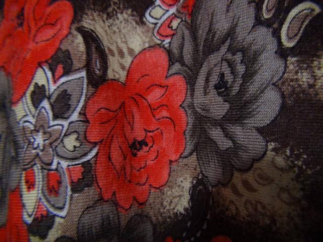 花柄のTシャツ半袖カットソー(F)!。 < 女性ファッション  花柄のTシャツ半袖カットソー(F)!。 < 女性ファッションの