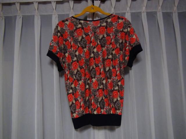 花柄のTシャツ半袖カットソー(F)!。 < 女性ファッション  花柄のTシャツ半袖カットソー(F)!。 < 女性ファッションの