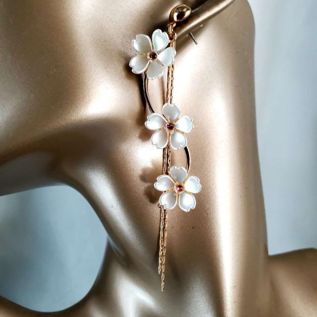 込み★新品★パールフラワーロングキャッチピアス★ < 女性アクセサリー/時計  込み★新品★パールフラワーロングキャッチピアス★ < 女性アクセサリー/時計の