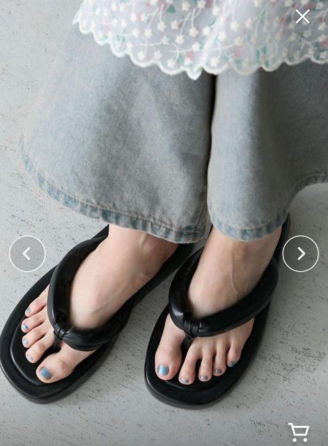 定価3,460円【forksy.】パデッドボリュームソールトングサンダル ブラック サイズS 23p〜23.5p < 女性ファッション 定価3,460円【forksy.】パデッドボリュームソールトングサンダル ブラック サイズS 23p〜23.5p < 女性ファッションの