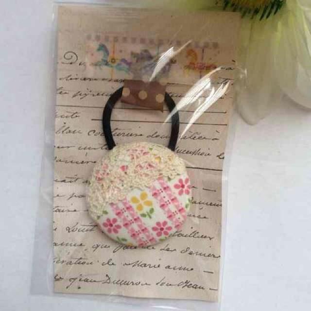 ハンドメイド ヘアゴム 特大 くるみボタン ピンク 小花 レース < 女性ファッション  ハンドメイド ヘアゴム 特大 くるみボタン ピンク 小花 レース < 女性ファッションの