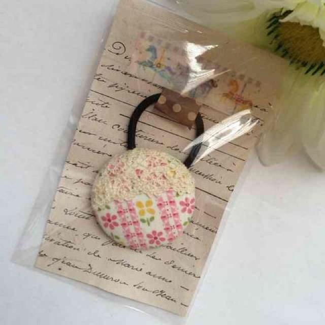 ハンドメイド ヘアゴム 特大 くるみボタン ピンク 小花 レース < 女性ファッション  ハンドメイド ヘアゴム 特大 くるみボタン ピンク 小花 レース < 女性ファッションの