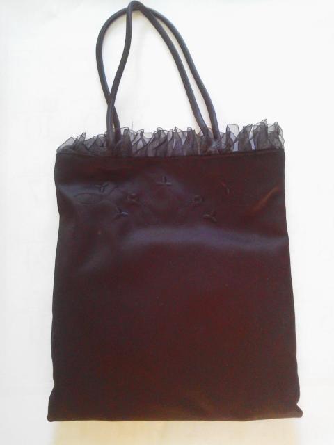 ブラック ハンドバッグ(刺繍・レース付) サイズ:27p×22.5p < 女性ファッション  ブラック ハンドバッグ(刺繍・レース付) サイズ:27p×22.5p  < 女性ファッションの