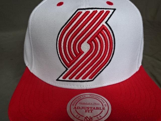 【Mitchell & Ness】NBAバスケ ポートランド トレイルブレイザーズ ロゴ刺繍入り キャップ < 男性ファッション  【Mitchell & Ness】NBAバスケ ポートランド トレイルブレイザーズ ロゴ刺繍入り キャップ < 男性ファッションの