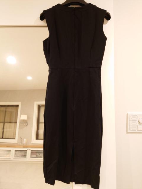 黒膝丈ワンピース МサイズM・未使用に近い < 女性ファッション  黒膝丈ワンピース МサイズM・未使用に近い  < 女性ファッションの