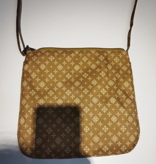 Daily russet �􉽊w�͗l �V�����_�[�o�b�O �� �u�����h�� 