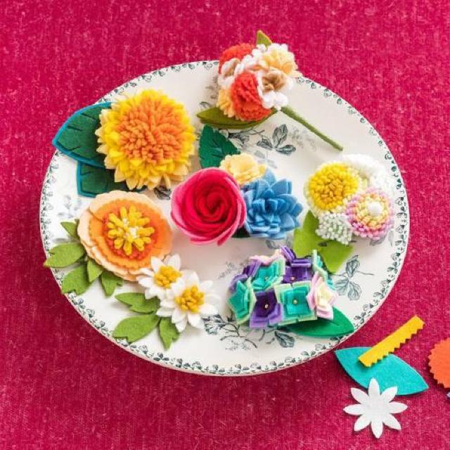 色鮮やかなグラデーション フェルトのお花コサージュ 006 < ペット/手芸/園芸  色鮮やかなグラデーション フェルトのお花コサージュ 006  < ペット/手芸/園芸の