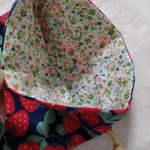 ★苺とクローバーの小さめ巾着★紺色★ハンドメイド★小物入れに < 女性ファッション ★苺とクローバーの小さめ巾着★紺色★ハンドメイド★小物入れに < 女性ファッションの