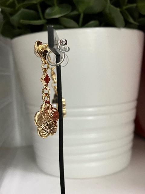 ハンドメイド カメリア 樹脂ノンホールピアス < 女性ファッション ハンドメイド カメリア 樹脂ノンホールピアス < 女性ファッションの