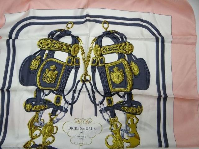 HERMES エルメス カレ90 馬具柄 シルクスカーフ ピンク系<USED> < ブランド HERMES エルメス カレ90 馬具柄 シルクスカーフ ピンク系<USED> < ブランドの