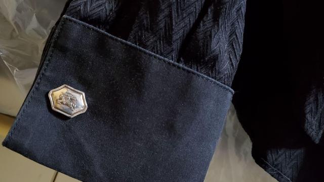 正規レア バーバリー 騎士 ヘリテージ ホース ヘキサゴンSVカフス エンブレムロゴ 盾カフリンクスボタン エクエストリアンナイト < ブランド  正規レア バーバリー 騎士 ヘリテージ ホース ヘキサゴンSVカフス エンブレムロゴ 盾カフリンクスボタン エクエストリアンナイト < ブランドの