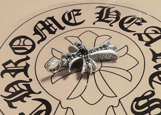 ラスト1点!chrome hearts☆クロムハーツ タイニーファット CHクロスチャーム アフターブラックpave/美品! < ブランド ラスト1点!chrome hearts☆クロムハーツ タイニーファット CHクロスチャーム アフターブラックpave/美品! < ブランドの