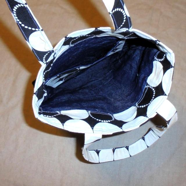 ◆ちょっと持ちぺたんこトートバッグ◆北欧◆リングリング 白サークル柄×黒地◆エコバッグ サブバッグ < 女性ファッション ◆ちょっと持ちぺたんこトートバッグ◆北欧◆リングリング 白サークル柄×黒地◆エコバッグ サブバッグ < 女性ファッションの