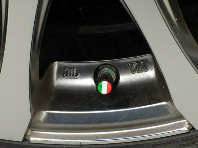 汎用 エアバルブ キャップ イタリア キーホルダー付 < 自動車/バイク 汎用 エアバルブ キャップ イタリア キーホルダー付 < 自動車/バイク