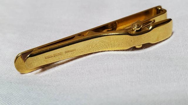 正規レア ニナリッチ ラグジュアリー エンブレムロゴ ラウンドカットネクタイピン コンビタイピン < ブランド  正規レア ニナリッチ ラグジュアリー エンブレムロゴ ラウンドカットネクタイピン コンビタイピン < ブランドの