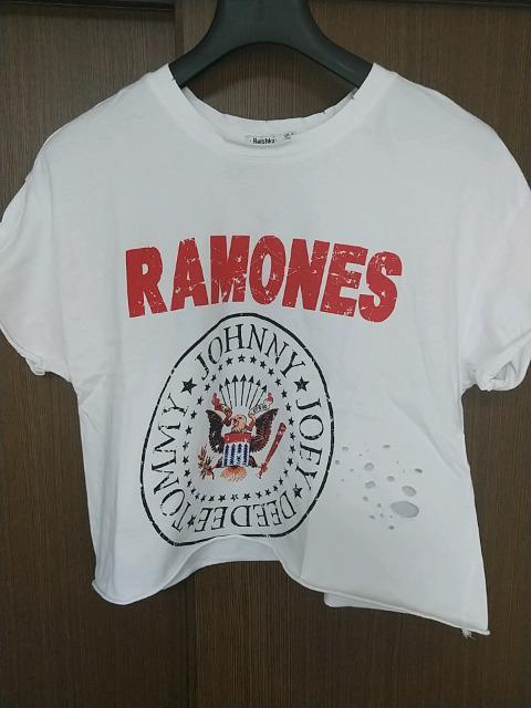 Bershka★ショート丈ダメージTシャツ★Mサイズ★美品です < ブランド  Bershka★ショート丈ダメージTシャツ★Mサイズ★美品です  < ブランドの