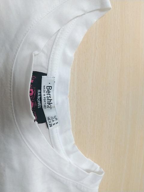 Bershka★ショート丈ダメージTシャツ★Mサイズ★美品です < ブランド  Bershka★ショート丈ダメージTシャツ★Mサイズ★美品です < ブランドの