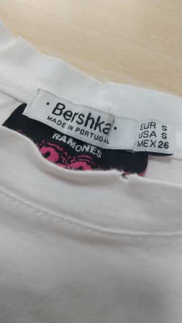 Bershka★ショート丈ダメージTシャツ★Mサイズ★美品です < ブランド  Bershka★ショート丈ダメージTシャツ★Mサイズ★美品です < ブランドの