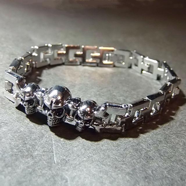 3連 スカル ガイコツ 骸骨 がいこつ ブレスレット メンズ < 男性アクセサリー/時計 3連 スカル ガイコツ 骸骨 がいこつ ブレスレット メンズ < 男性アクセサリー/時計の