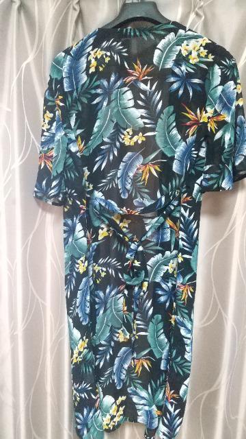 夏らしい総柄の透け半袖カーデ★Mサイズ★紐付き < 女性ファッション 夏らしい総柄の透け半袖カーデ★Mサイズ★紐付き < 女性ファッションの