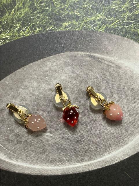 ハンドメイド いちごのチャームを使用したマスククリップ3点セット < 女性ファッション  ハンドメイド いちごのチャームを使用したマスククリップ3点セット  < 女性ファッションの