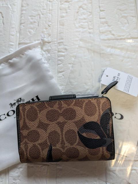 COACH��܂���z�V�O�l�`���[���{����