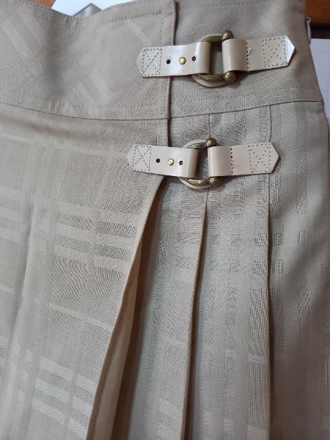 超美品★正規店購入☆BURBERRY BLUE LABEL(サイズ38)ベージュプリーツミニスカート < ブランド 超美品★正規店購入☆BURBERRY BLUE LABEL(サイズ38)ベージュプリーツミニスカート < ブランドの