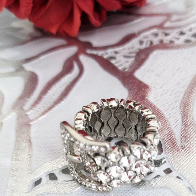 Madame Hiroko/マダムヒロコ/ビジューベルトデザインリング/“ビジュウ・ビジョー” /リング/フリーサイズ < 女性アクセサリー/時計 Madame Hiroko/マダムヒロコ/ビジューベルトデザインリング/“ビジュウ・ビジョー” /リング/フリーサイズ < 女性アクセサリー/時計の